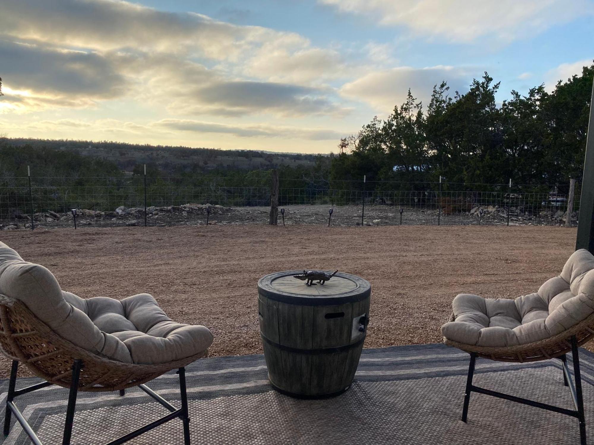 Airstream Alfresco Hotel Fredericksburg Exterior photo